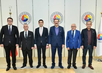 Erdek Ticaret Odası Meclis Başkanı Yaşar Lafçı, Yönetim Kurulu Başkanı Hüseyin Uz,  Yönetim Kurulu Başkan Yrd. Tuncay Aksoy, Yönetim Kurulu Sayman Üyesi Mete Akın Hacı ve Yönetim Kurulu Üyesi Murat Gülmüş, Türkiye Odalar ve Borsalar Birliği (TOBB) Başkanı M. Rifat Hisarcıklıoğlu’nu makamında ziyaret etti.​