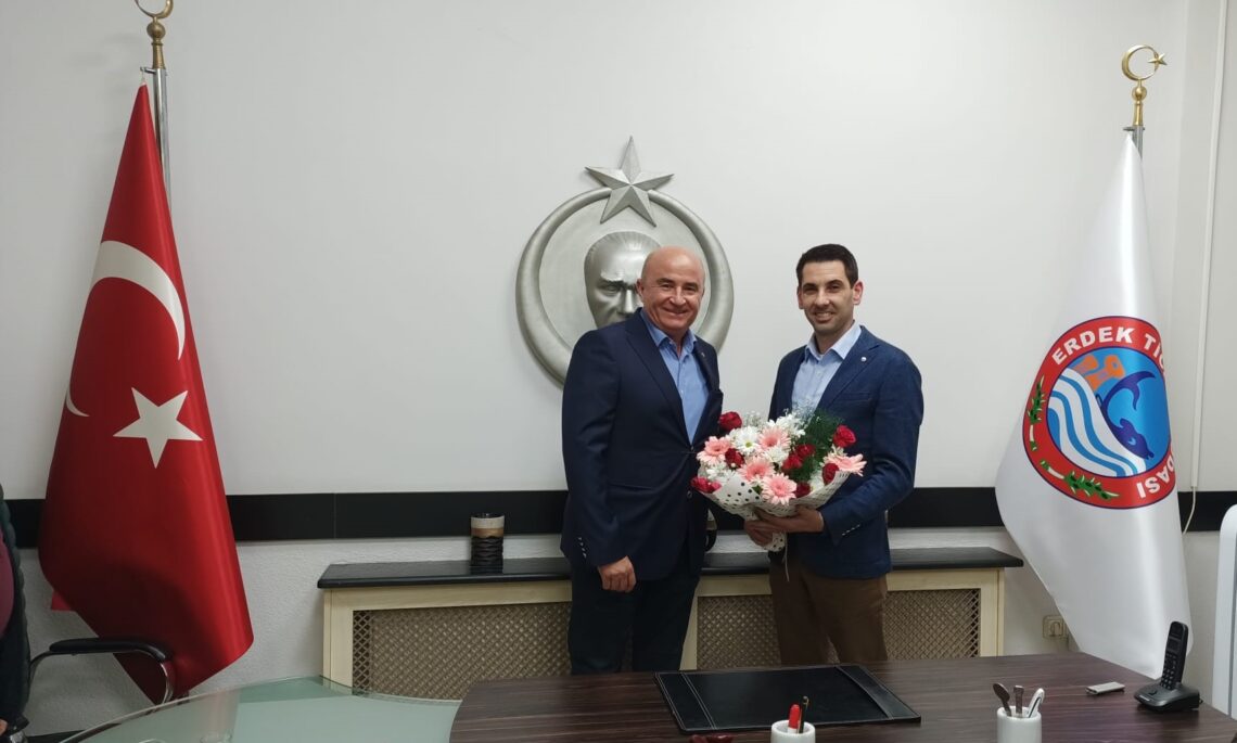 Erdek Ticaret Odasında görev teslim töreni gerçekleştirildi.