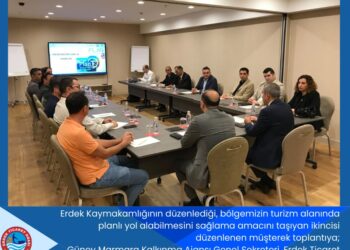 Erdek Kaymakamlığının düzenlediği, bölgemizin turizm alanında planlı yol alabilmesini sağlama amacını taşıyan ikincisi düzenlenen müşterek toplantıya, Güney Marmara Kalkınma Ajansı Genel Sekreteri, Erdek Ticaret Odası Başkanı, Bandırma Ticaret Odası Başkanı ve ilgili tüm paydaşlar katılım sağladı.