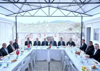 BANSİAD organizasyonu ile Bandırma ve Erdek Belediyeleri, Bandırma Ticaret Odası ve Ticaret Borsası, Erdek Ticaret Odası ile Bandırma Onyedi Eylül Üniversitesi iş birliğinde Kyzikos Kazı Alanı’nda geniş kapsamlı bir bilgilendirme toplantısı gerçekleştirildi.