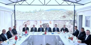 BANSİAD organizasyonu ile Bandırma ve Erdek Belediyeleri, Bandırma Ticaret Odası ve Ticaret Borsası, Erdek Ticaret Odası ile Bandırma Onyedi Eylül Üniversitesi iş birliğinde Kyzikos Kazı Alanı’nda geniş kapsamlı bir bilgilendirme toplantısı gerçekleştirildi.