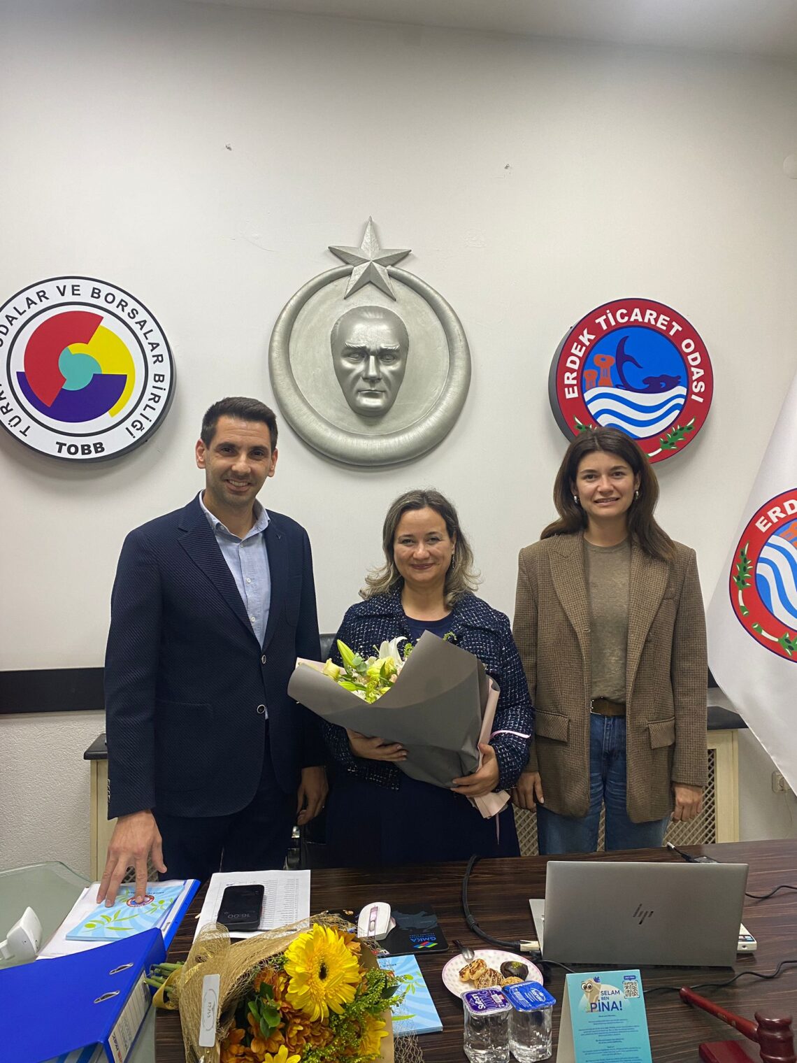 Güney Marmara Kalkınma Ajansı koordinasyonunda, Erdek Ticaret Odası işbirliği ile “Dijital Dünyada Kadın Girişimciler E-Ticaret & E-İhracat ve Vergi Eğitimi” Erdek’te gerçekleştirildi.