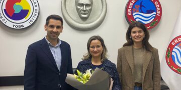 Güney Marmara Kalkınma Ajansı koordinasyonunda, Erdek Ticaret Odası işbirliği ile “Dijital Dünyada Kadın Girişimciler E-Ticaret & E-İhracat ve Vergi Eğitimi” Erdek’te gerçekleştirildi.