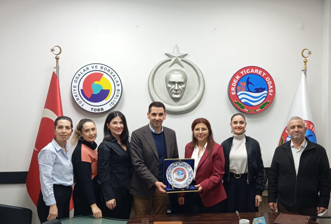Türkiye Odalar ve Borsalar Birliği 18 Eylül Ortaokulu Müdürü Sayın Hilal Gökdeniz, okul aile birliği üyeleri ile birlikte Odamıza ziyarette bulundular.