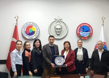 Türkiye Odalar ve Borsalar Birliği 18 Eylül Ortaokulu Müdürü Sayın Hilal Gökdeniz, okul aile birliği üyeleri ile birlikte Odamıza ziyarette bulundular.