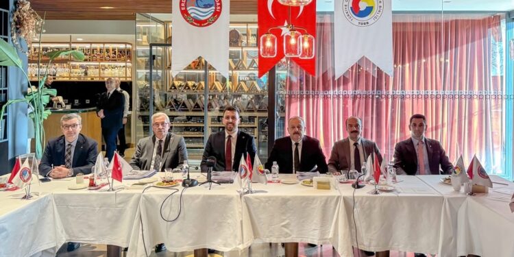 Güney Marmara Kalkınma Ajansı (GMKA) Koordinasyonunda, Erdek Kaymakamlığı, Erdek Belediyesi, Erdek Ticaret Odası ve Bandırma Ticaret Odası İş Birliğinde Kapıdağ Yarımadası’nın Turizm Potansiyeline Yönelik Yürütülen Çalışmalar Kapsamında Değerlendirme Toplantısı Gerçekleştirildi.
