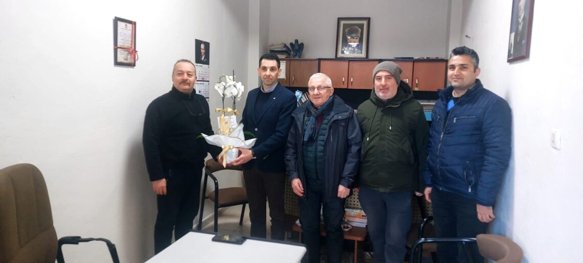 Yönetim Kurulu Başkanımız Hüseyin Uz, Meclis Başkanımız Yaşar Lafçı ve Genel Sekreterimiz İhsan Özer, “10 Ocak Çalışan Gazeteciler Günü” sebebiyle Erdek Doğuş Gazetesi Sn.Nurettin Issızlar ve Sn.Metin Issızlar’a ziyarette bulunarak Gazeteciler Gününü kutladılar.