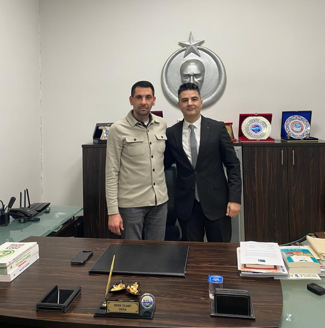 İşbankası Erdek Şubesine Yeni Atanan Şube Müdürü Sn.Emre Bahtiyar Odamızı Ziyaret Etti.