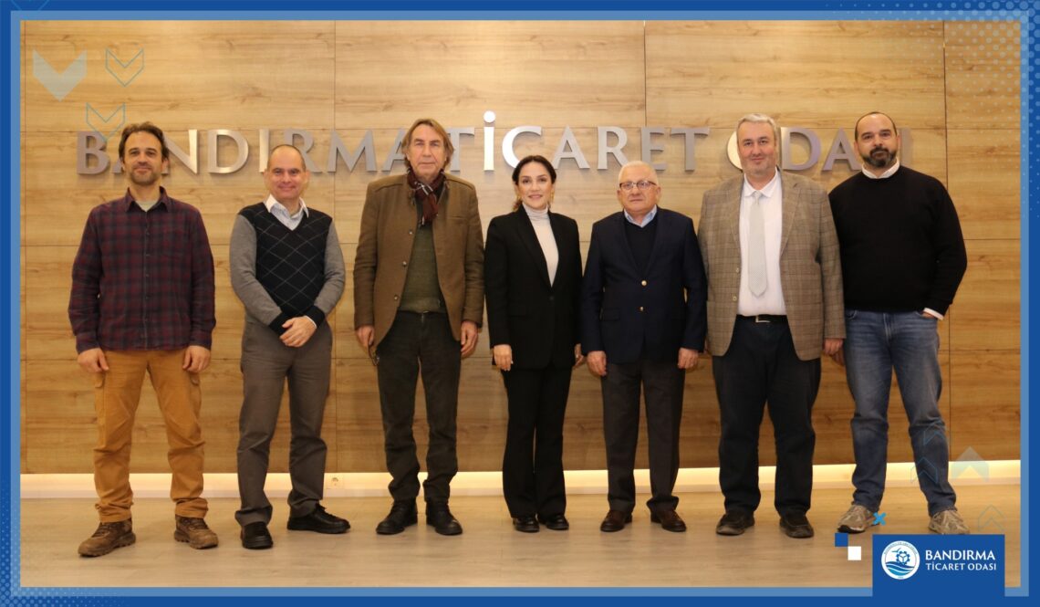 Bandırma Ticaret Odası ile Erdek Ticaret Odası’nın katkıları ve Proje Evi Kooperatifi Organizasyonu ile Bandırma Ticaret Odası Konferans Salonunda “İklime Dirençli, Doğa Dostu Zeytincilik Eğitimi” Düzenlendi.