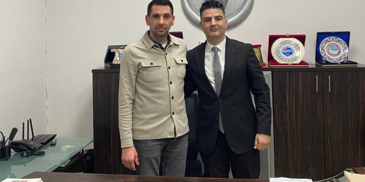 İşbankası Erdek Şubesine Yeni Atanan Şube Müdürü Sn.Emre Bahtiyar Odamızı Ziyaret Etti.