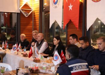 Erdek Ticaret Odası Üyeleri Saraylar’da İftar Yemeğinde Bir Araya Geldi