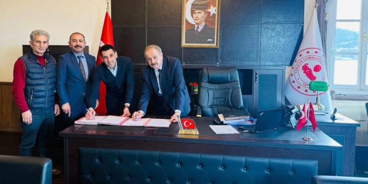 Erdek Ticaret Odası ile Erdek İlçe Millî Eğitim Müdürlüğü Arasında Eğitime Yönelik İş Birliği Protokolü İmzalandı