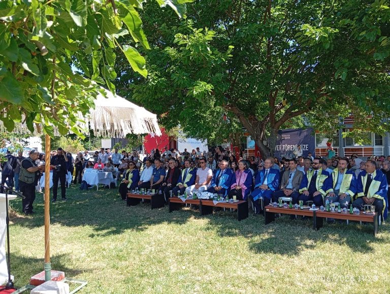 Erdek Meslek Yüksekokulu’nun 2025-2026 Eğitim Öğretim Yılı Mezuniyet Töreni Gerçekleştirildi