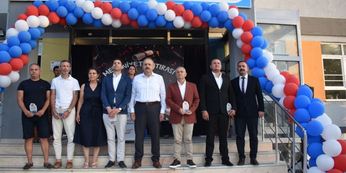 ERDEK TOBB (TÜRKİYE ODALAR VE BORSALAR BİRLİĞİ) 18 EYLÜL ORTAOKULU İLK MEZUNLARINI VERDİ