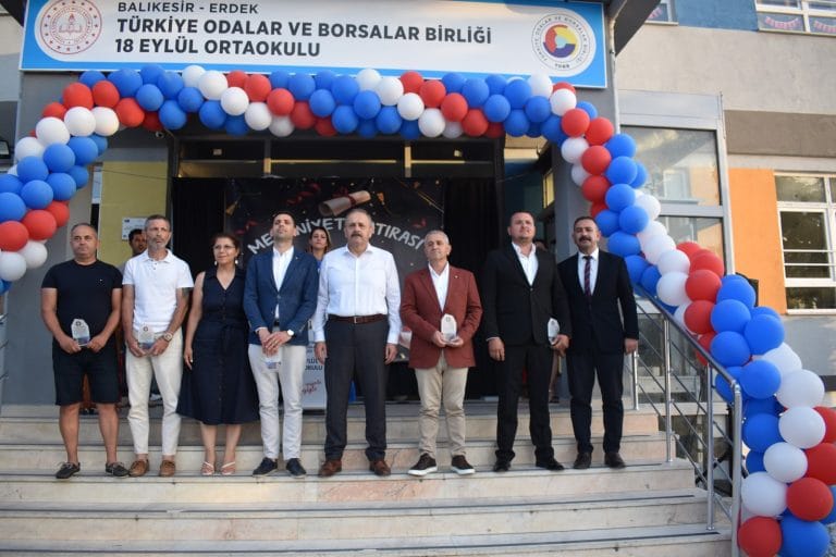 ERDEK TOBB (TÜRKİYE ODALAR VE BORSALAR BİRLİĞİ) 18 EYLÜL ORTAOKULU İLK MEZUNLARINI VERDİ